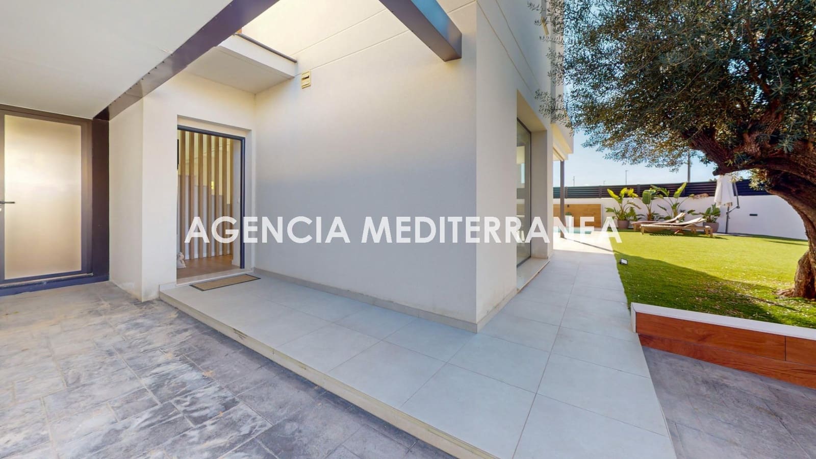 4 quarto Moradia para venda em La Pobla de Vallbona com piscina garagem - 789 000 € (Ref: 9401185)