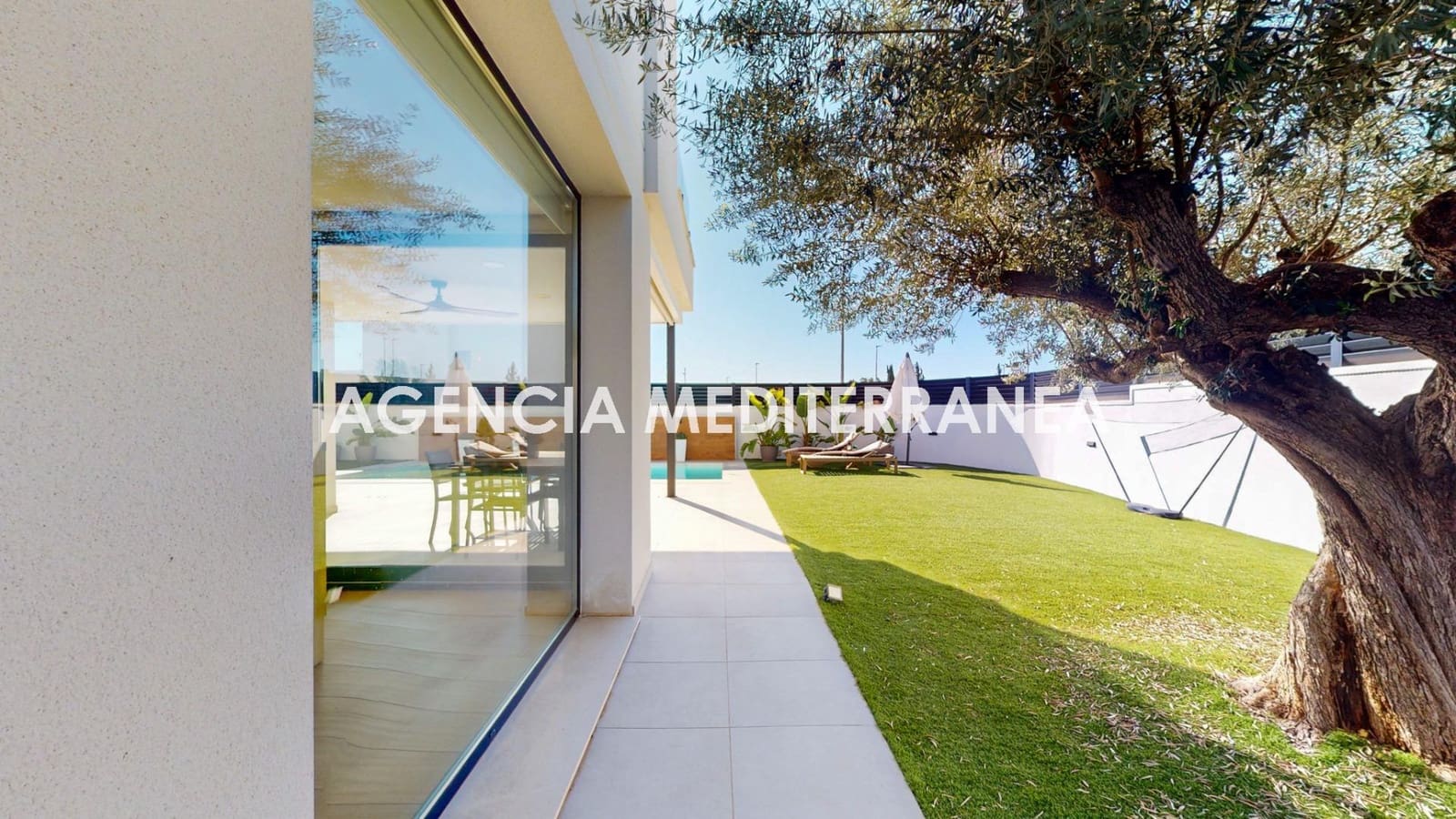 4 quarto Moradia para venda em La Pobla de Vallbona com piscina garagem - 789 000 € (Ref: 9401185)