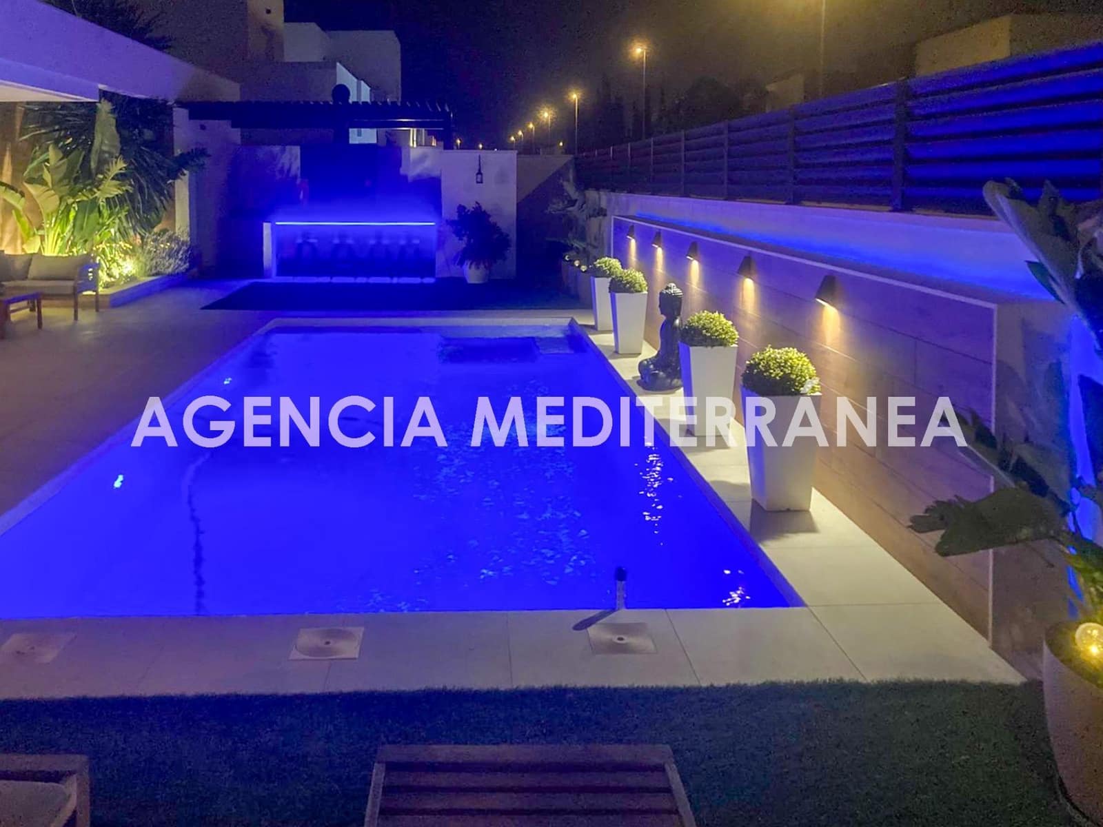 4 quarto Moradia para venda em La Pobla de Vallbona com piscina garagem - 789 000 € (Ref: 9401185)