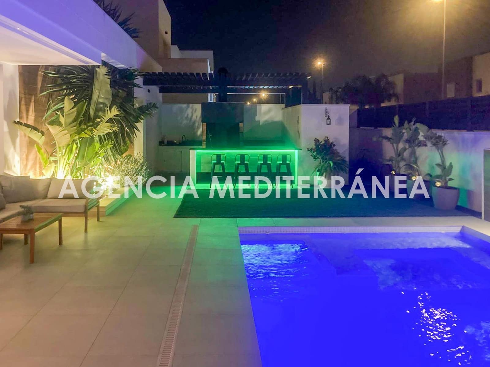 4 quarto Moradia para venda em La Pobla de Vallbona com piscina garagem - 789 000 € (Ref: 9401185)