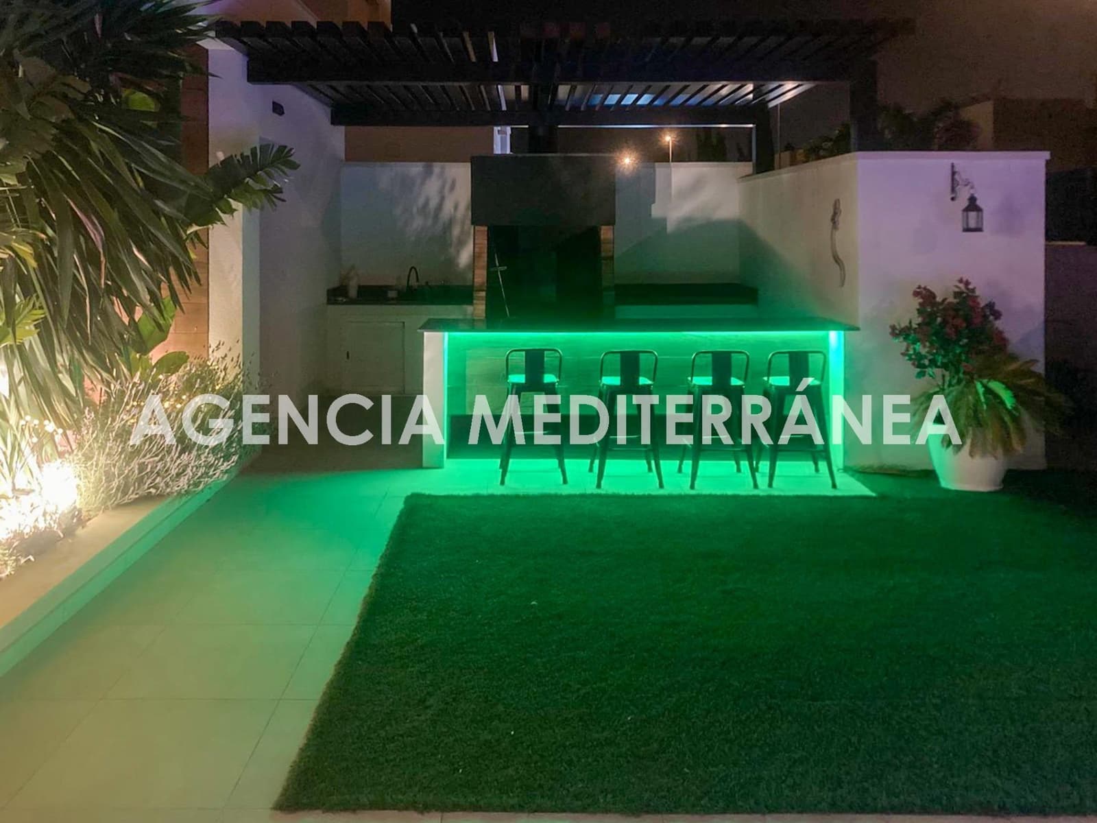 4 quarto Moradia para venda em La Pobla de Vallbona com piscina garagem - 789 000 € (Ref: 9401185)