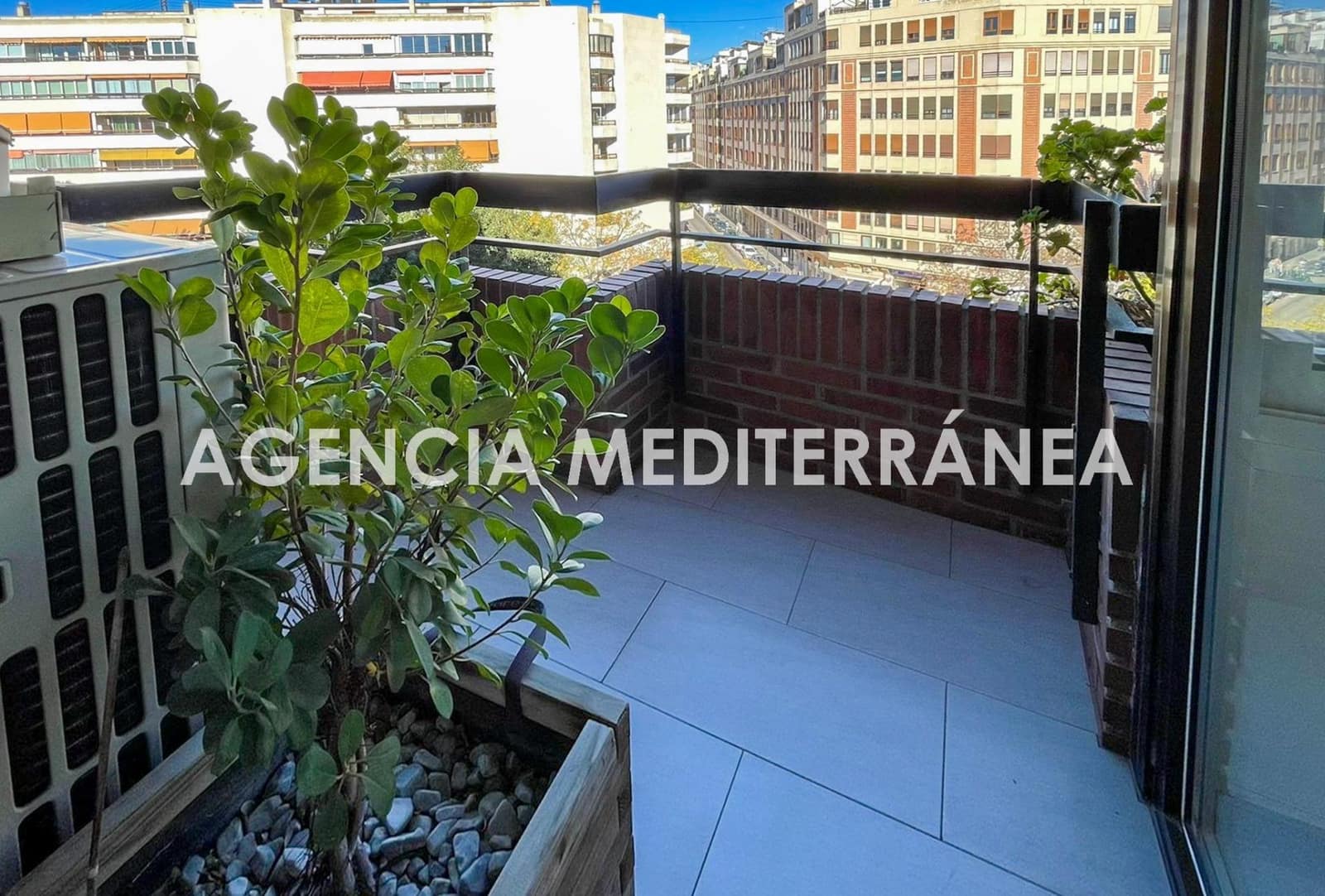 3 soverom Leilighet til leie i Valencia by med garasje - € 2 200 (Ref: 9414205)