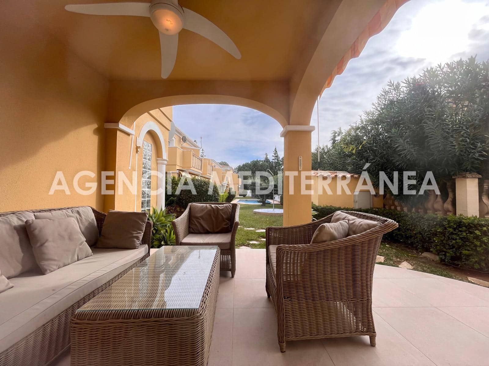 3 makuuhuone Rivitalo myytävänä paikassa Els Poblets mukana uima-altaan - 380 000 € (Ref: 9417653)