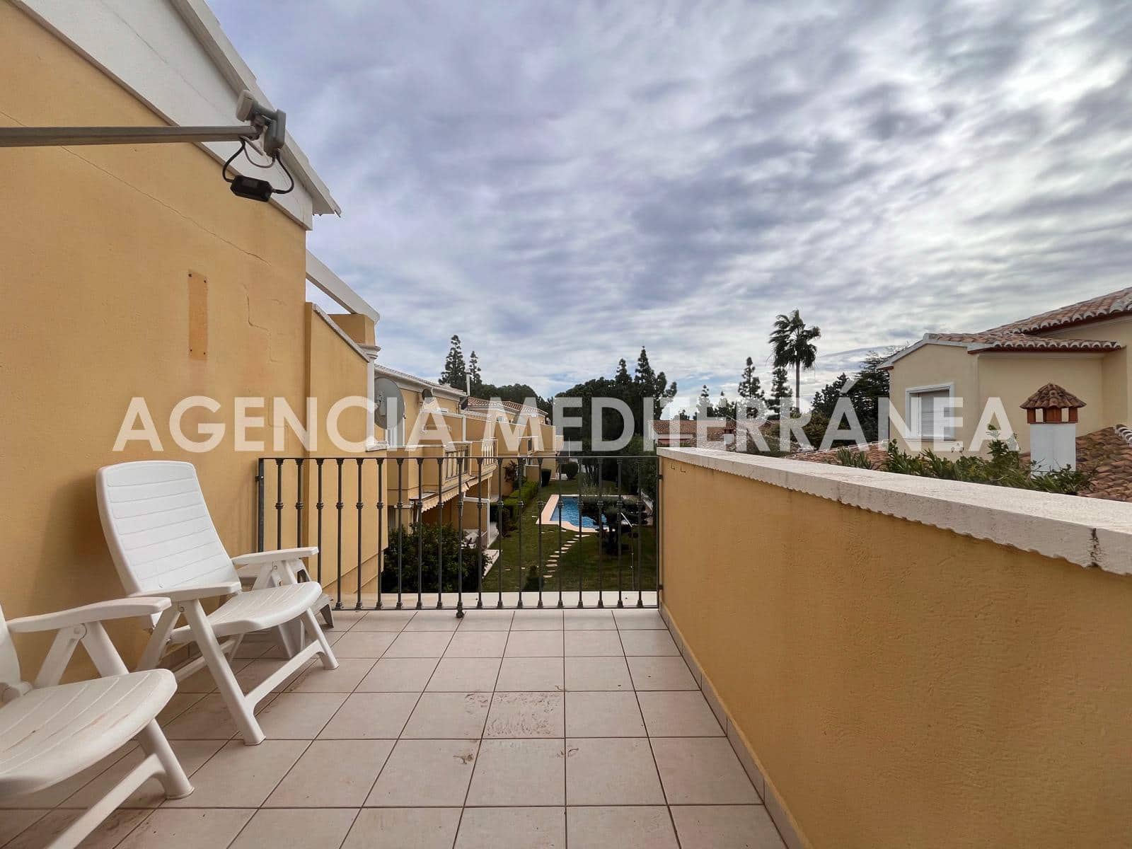 3 makuuhuone Rivitalo myytävänä paikassa Els Poblets mukana uima-altaan - 380 000 € (Ref: 9417653)