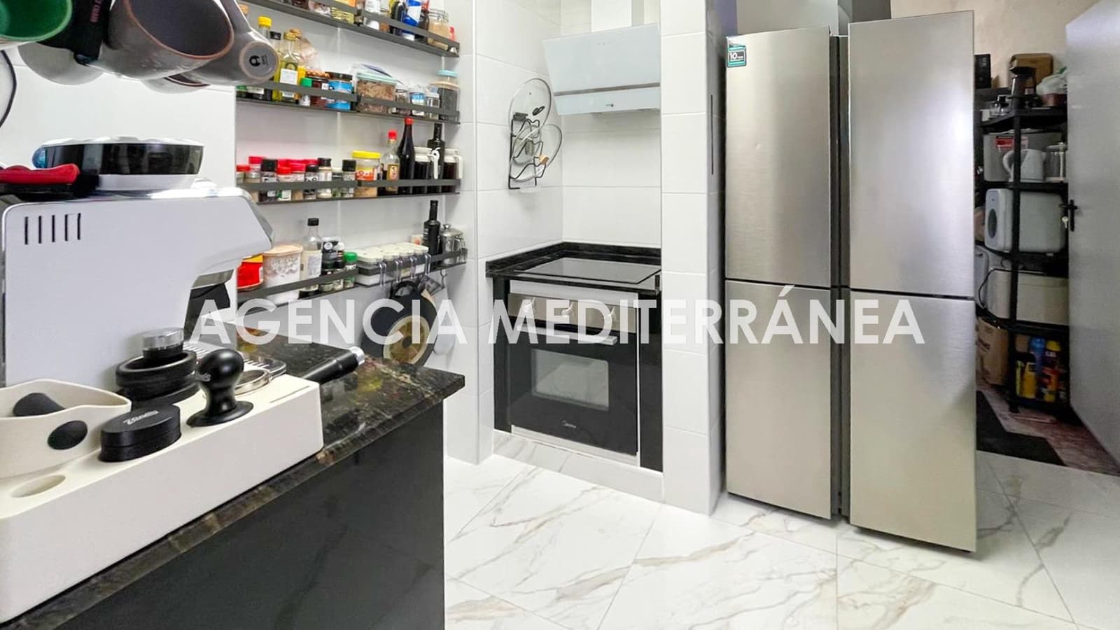1 bedroom Commercial for sale in Valencia city - € 399,000 (Ref: 9431138)