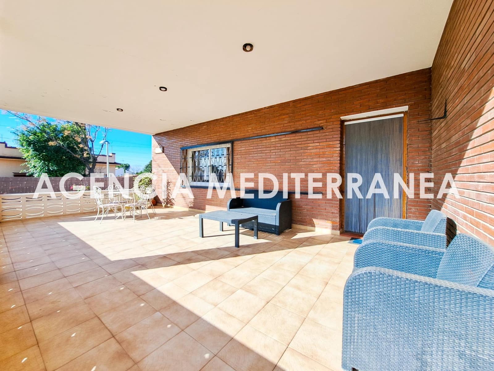 4 sypialnia Willa na sprzedaż w La Canada z basenem garażem - 750 000 € (Ref: 9473044)