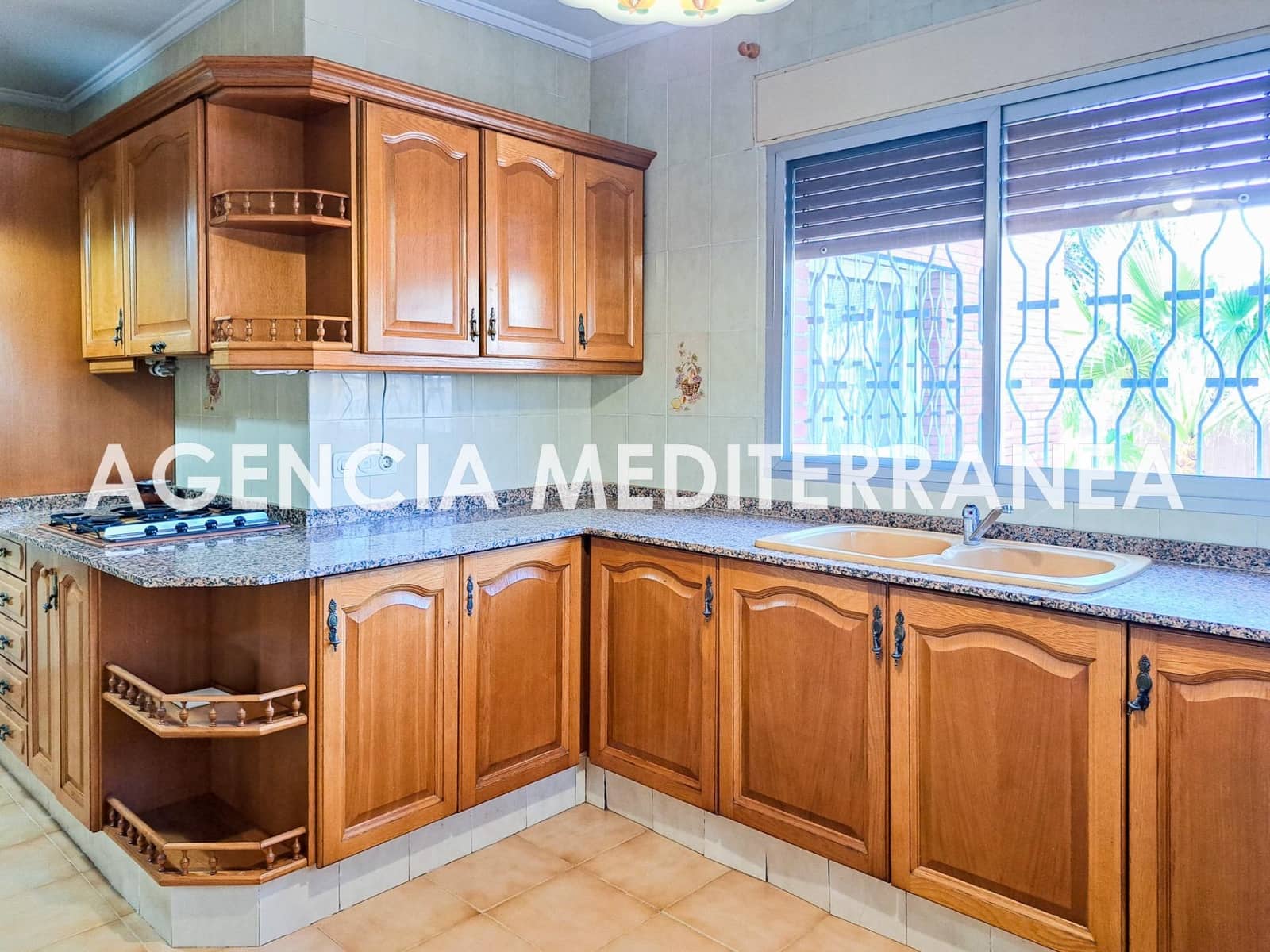 4 sypialnia Willa na sprzedaż w La Canada z basenem garażem - 750 000 € (Ref: 9473044)