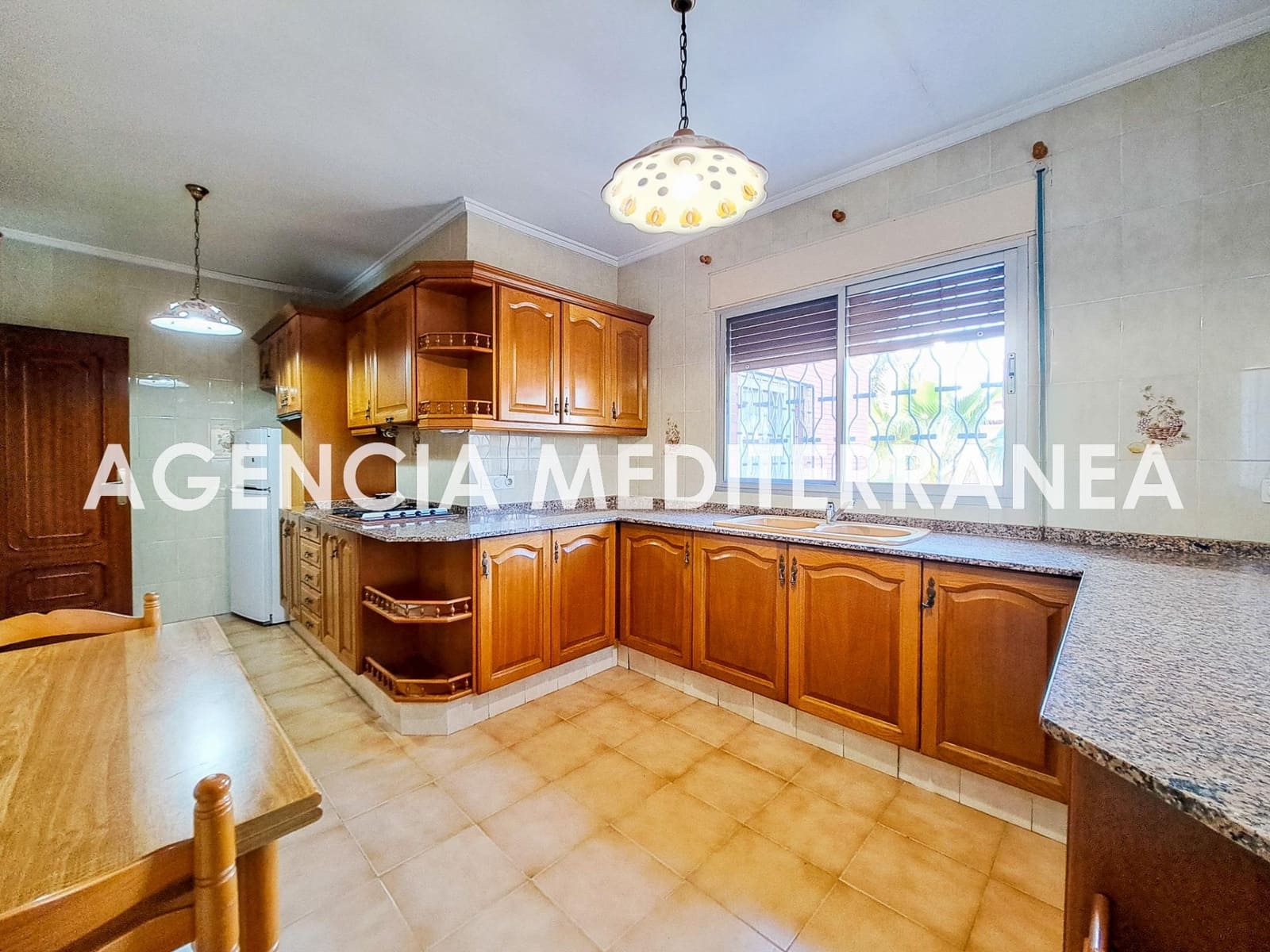 4 sypialnia Willa na sprzedaż w La Canada z basenem garażem - 750 000 € (Ref: 9473044)