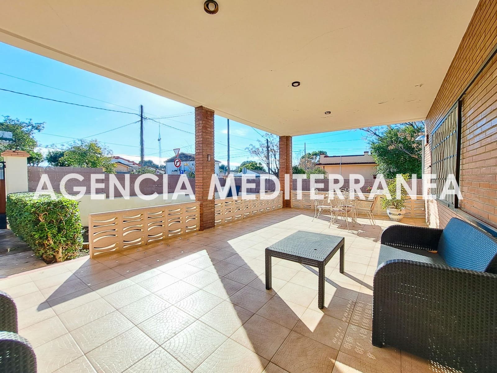 4 sypialnia Willa na sprzedaż w La Canada z basenem garażem - 750 000 € (Ref: 9473044)