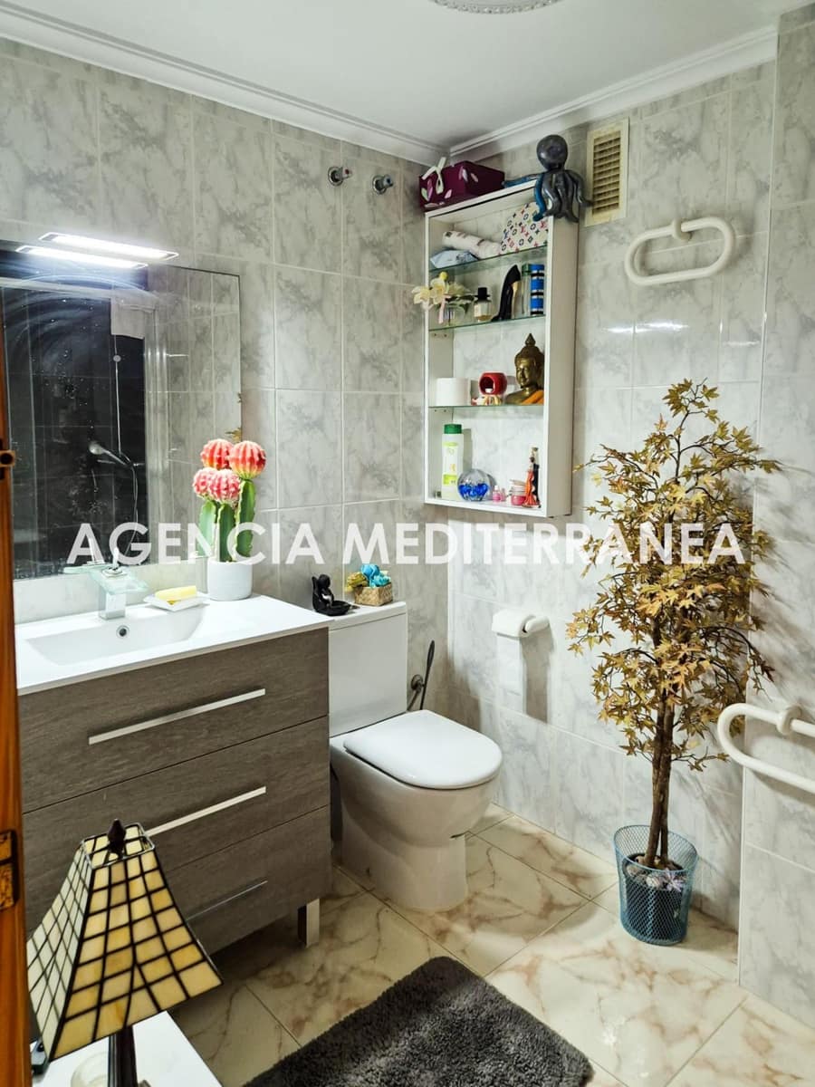 4 bedroom Flat for sale in Tavernes de la Valldigna with pool - € 270,000 (Ref: 9495367)