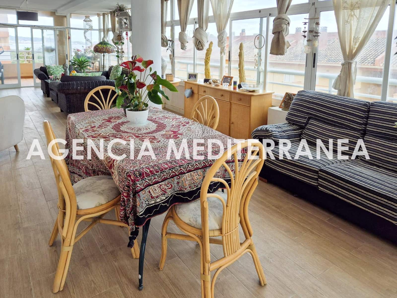 4 bedroom Flat for sale in Tavernes de la Valldigna with pool - € 270,000 (Ref: 9495367)