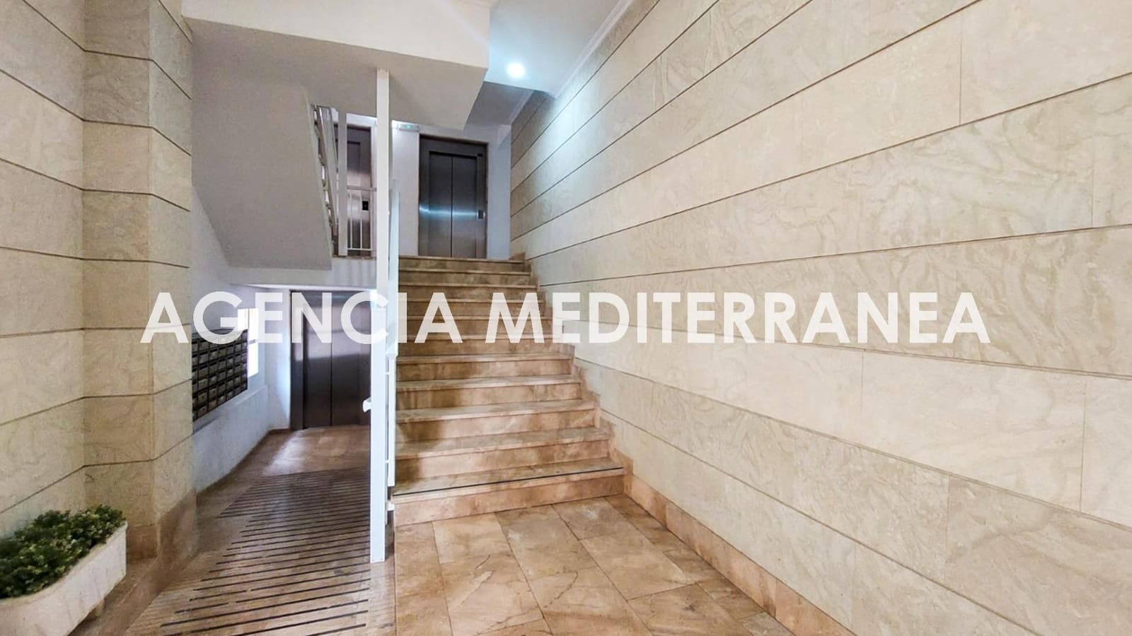 4 bedroom Flat for sale in Tavernes de la Valldigna with pool - € 270,000 (Ref: 9495367)