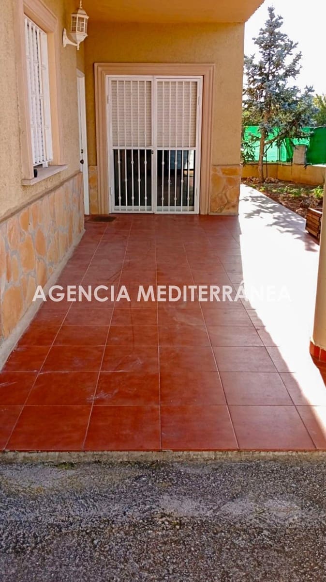 Chalet de 3 habitaciones en La Pobla de Vallbona en venta - 270.000 € (Ref: 9497310)