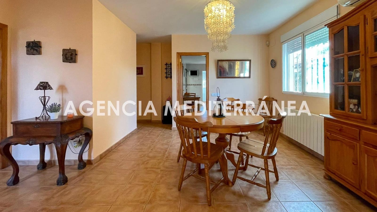 Chalet de 3 habitaciones en La Pobla de Vallbona en venta - 270.000 € (Ref: 9497310)