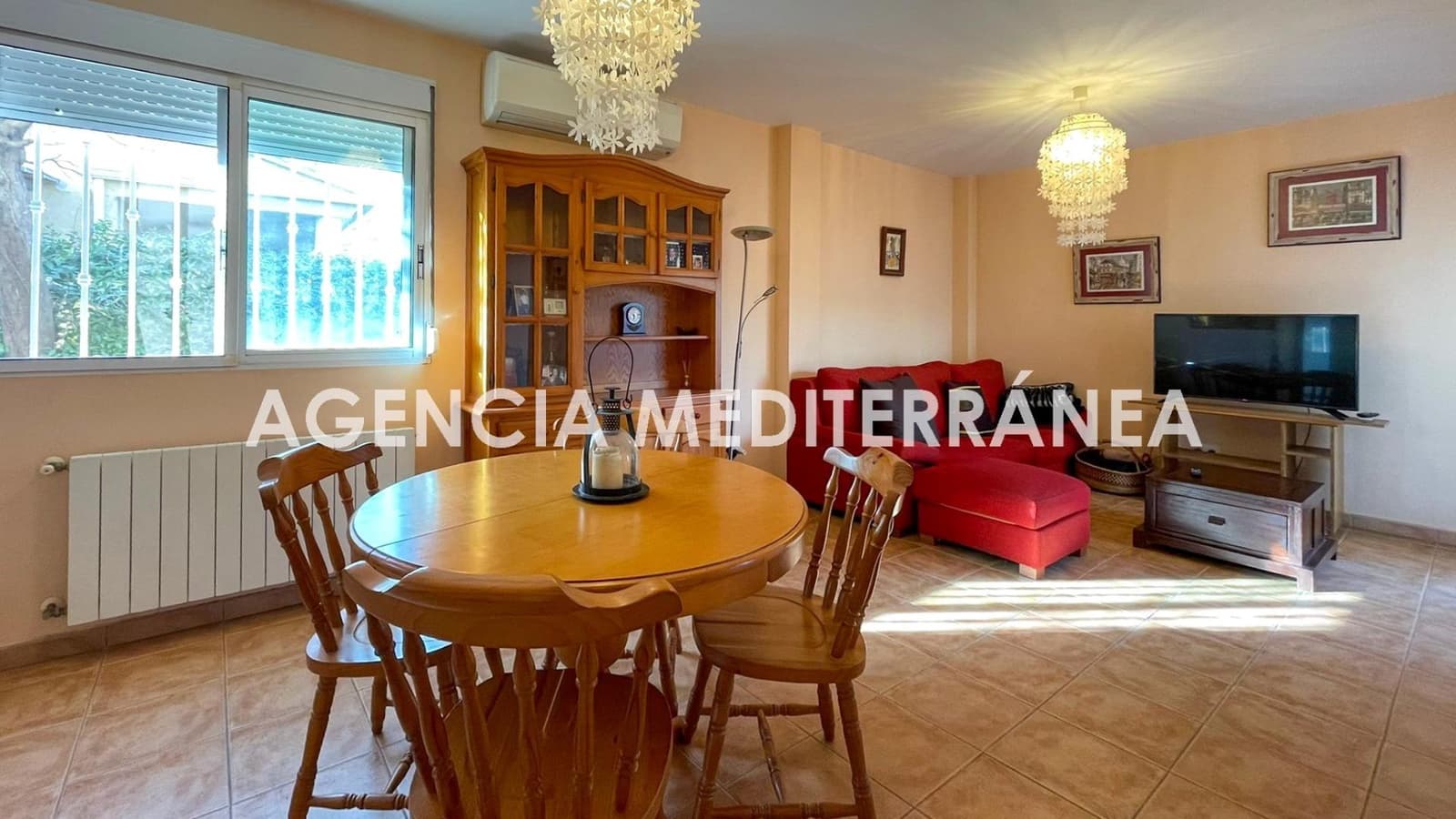Chalet de 3 habitaciones en La Pobla de Vallbona en venta - 270.000 € (Ref: 9497310)