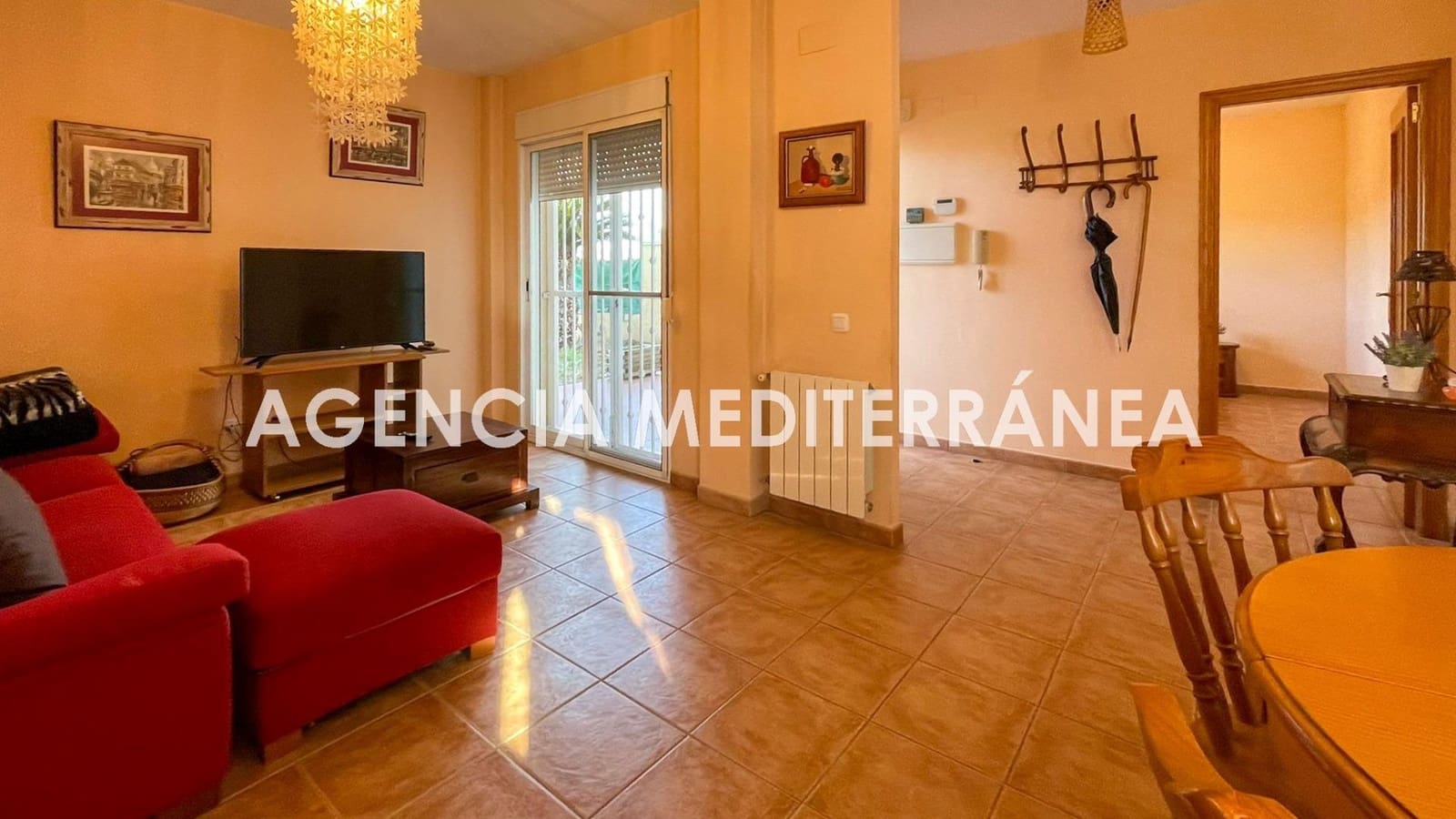 Chalet de 3 habitaciones en La Pobla de Vallbona en venta - 270.000 € (Ref: 9497310)