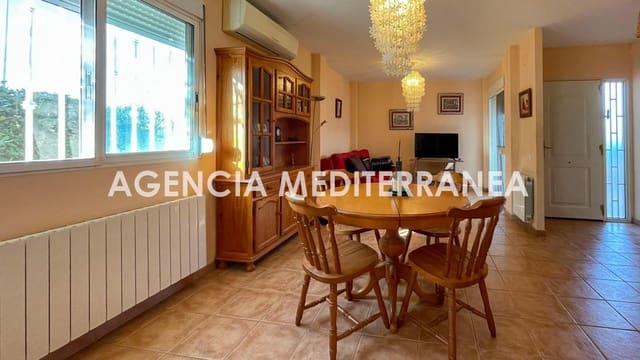 Chalet de 3 habitaciones en La Pobla de Vallbona en venta - 270.000 € (Ref: 9497310)