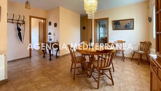 Chalet de 3 habitaciones en La Pobla de Vallbona en venta - 270.000 € (Ref: 9497310)