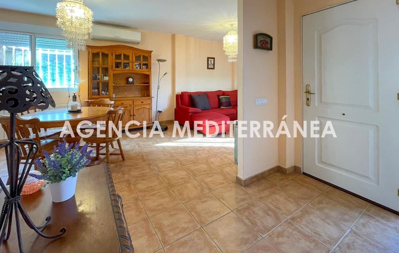 Chalet de 3 habitaciones en La Pobla de Vallbona en venta - 270.000 € (Ref: 9497310)