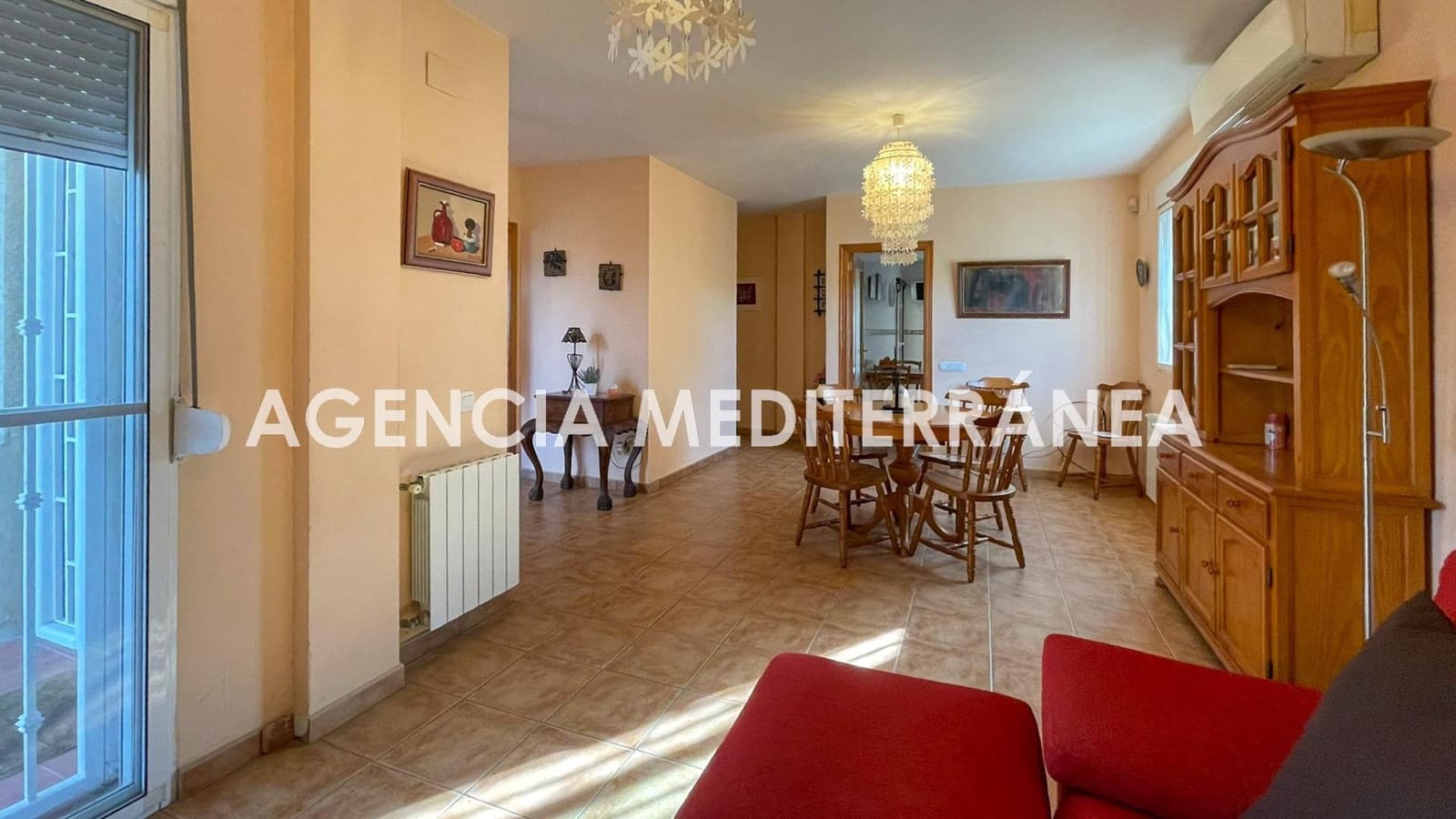 Chalet de 3 habitaciones en La Pobla de Vallbona en venta - 270.000 € (Ref: 9497310)