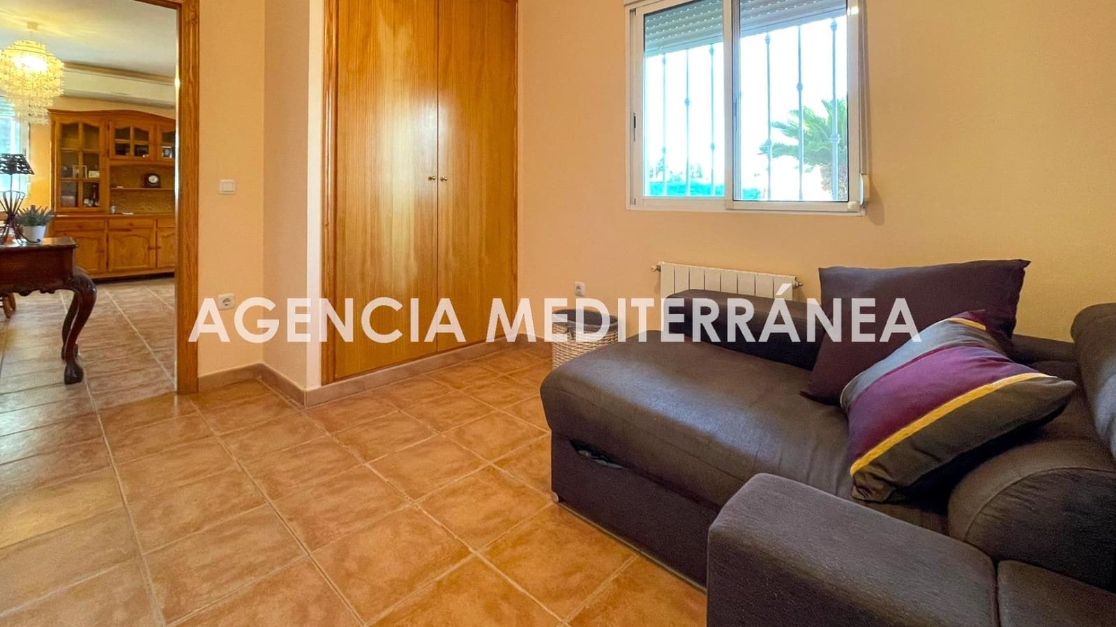 Chalet de 3 habitaciones en La Pobla de Vallbona en venta - 270.000 € (Ref: 9497310)
