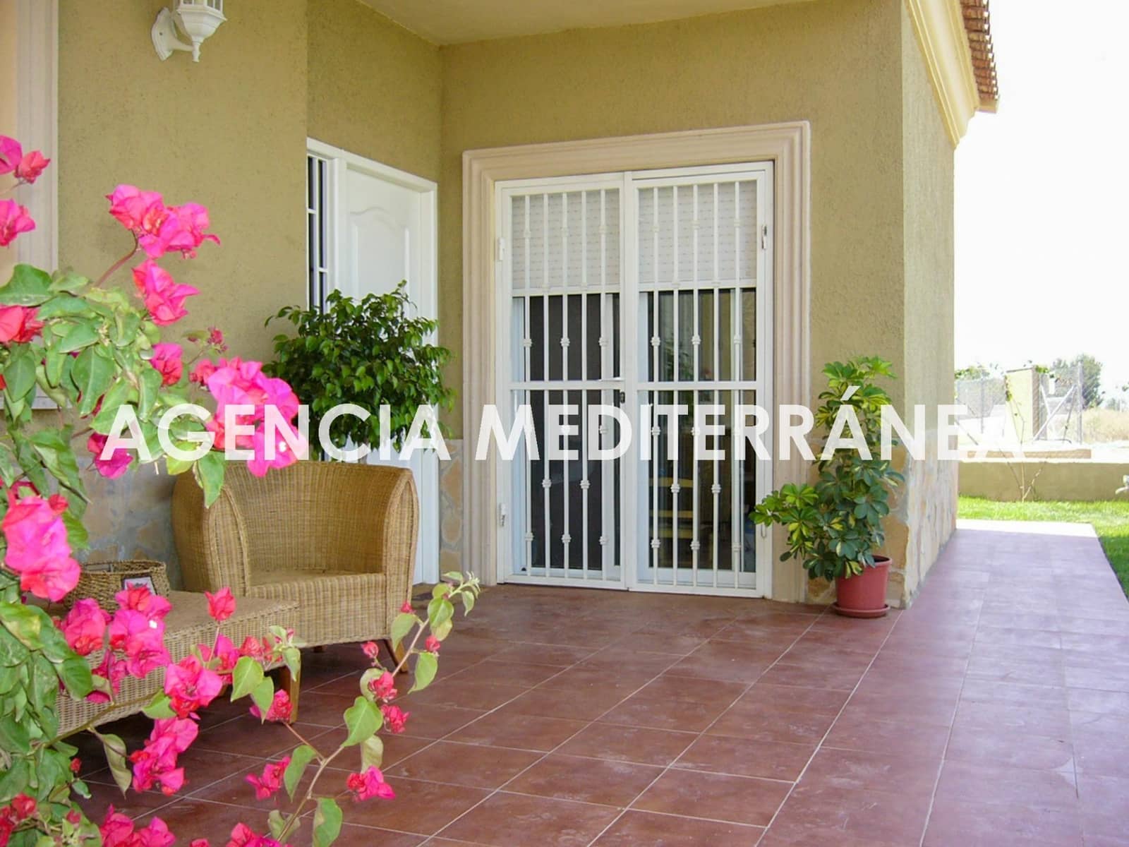 Chalet de 3 habitaciones en La Pobla de Vallbona en venta - 270.000 € (Ref: 9497310)
