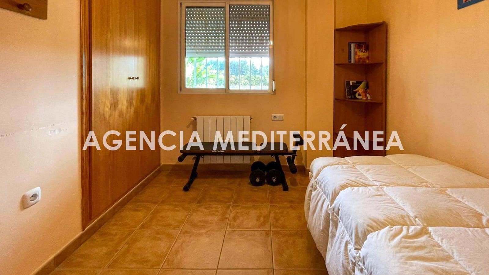 Chalet de 3 habitaciones en La Pobla de Vallbona en venta - 270.000 € (Ref: 9497310)