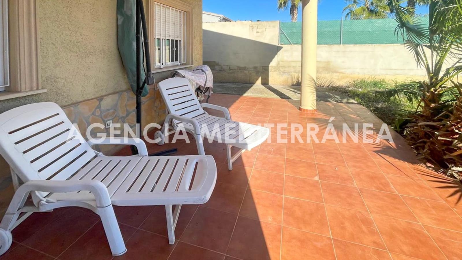 Chalet de 3 habitaciones en La Pobla de Vallbona en venta - 270.000 € (Ref: 9497310)