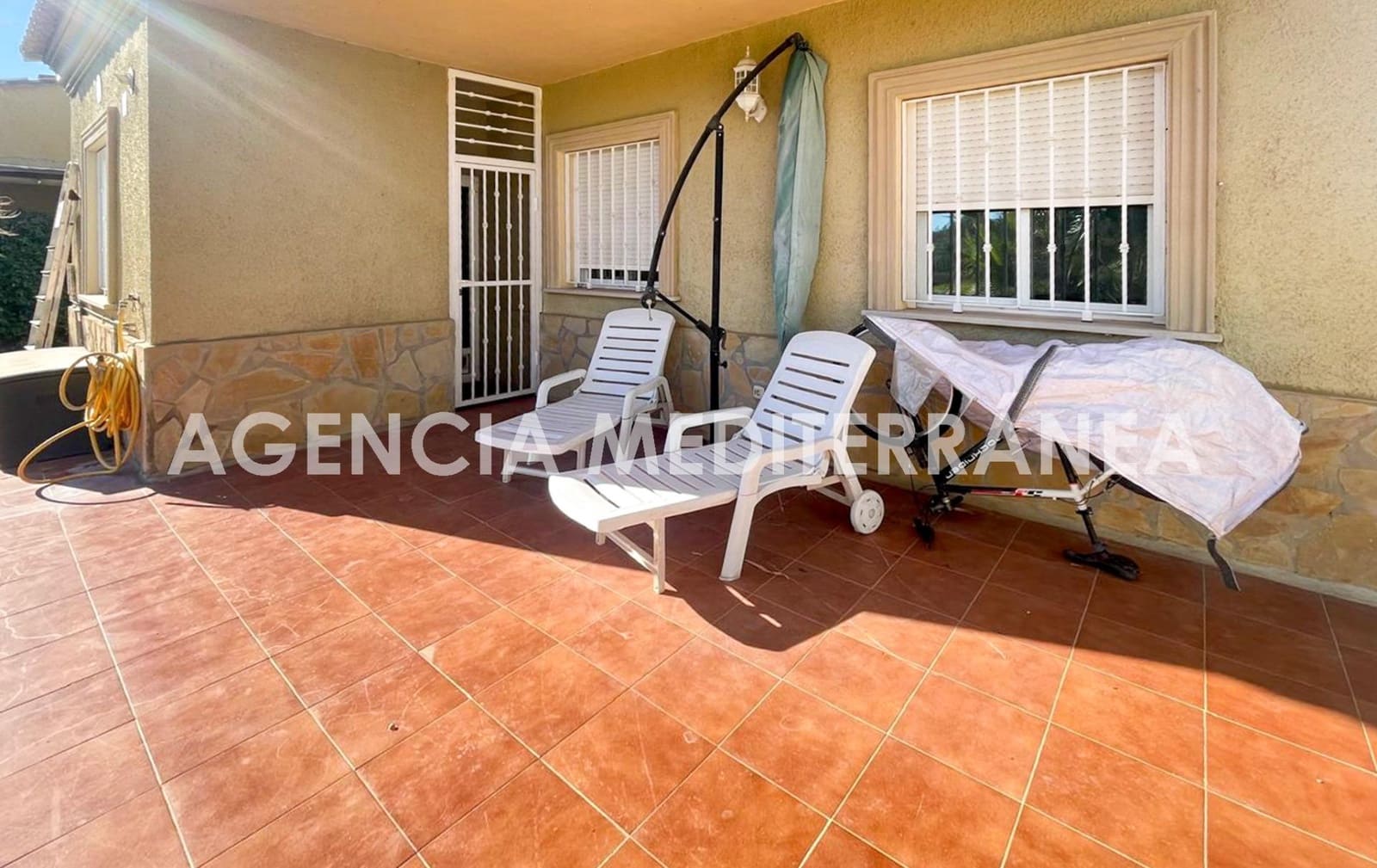Chalet de 3 habitaciones en La Pobla de Vallbona en venta - 270.000 € (Ref: 9497310)