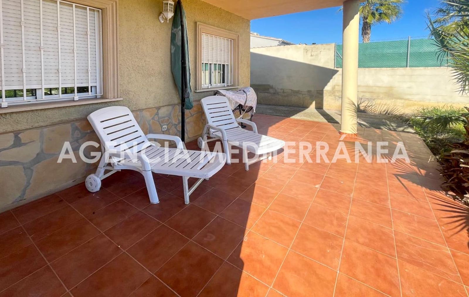 Chalet de 3 habitaciones en La Pobla de Vallbona en venta - 270.000 € (Ref: 9497310)