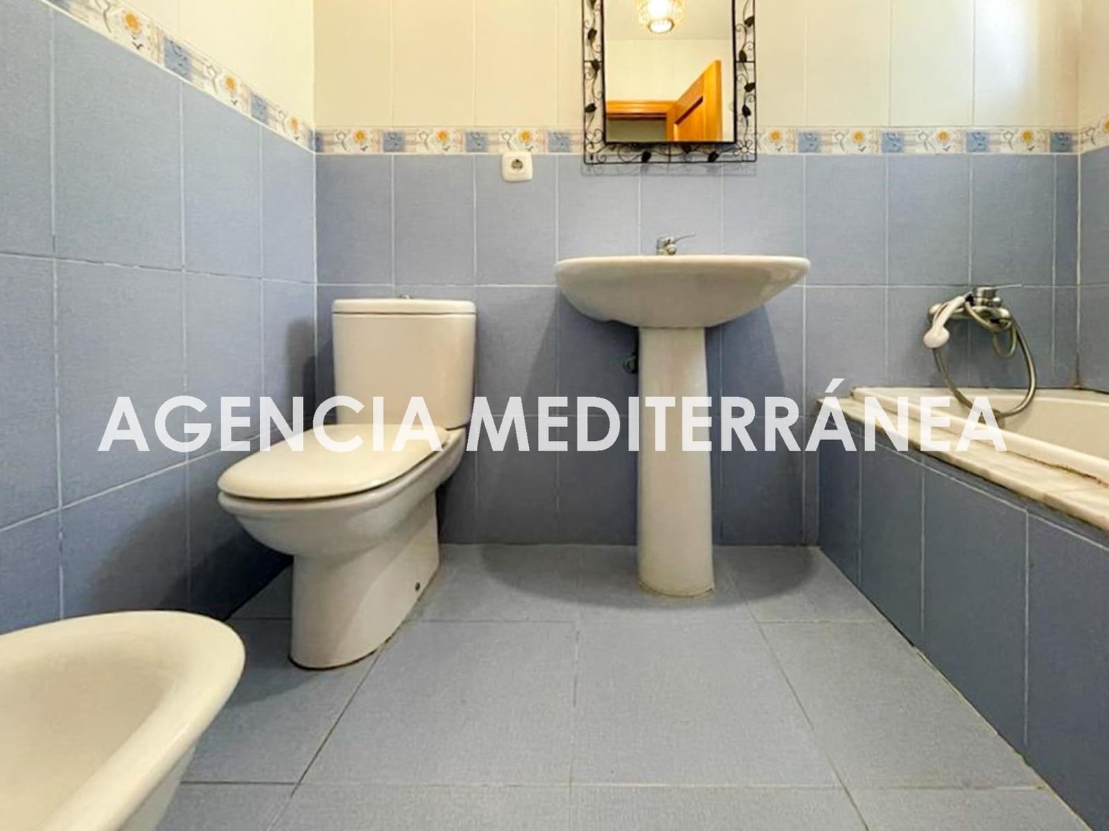 Chalet de 3 habitaciones en La Pobla de Vallbona en venta - 270.000 € (Ref: 9497310)