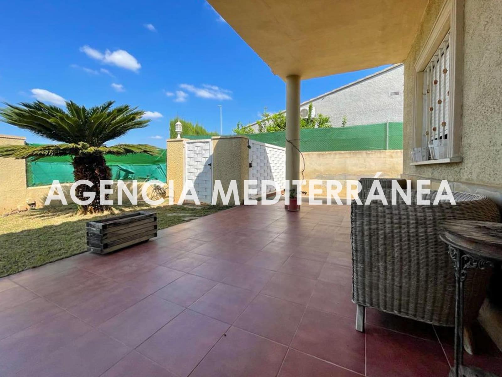 Chalet de 3 habitaciones en La Pobla de Vallbona en venta - 270.000 € (Ref: 9497310)