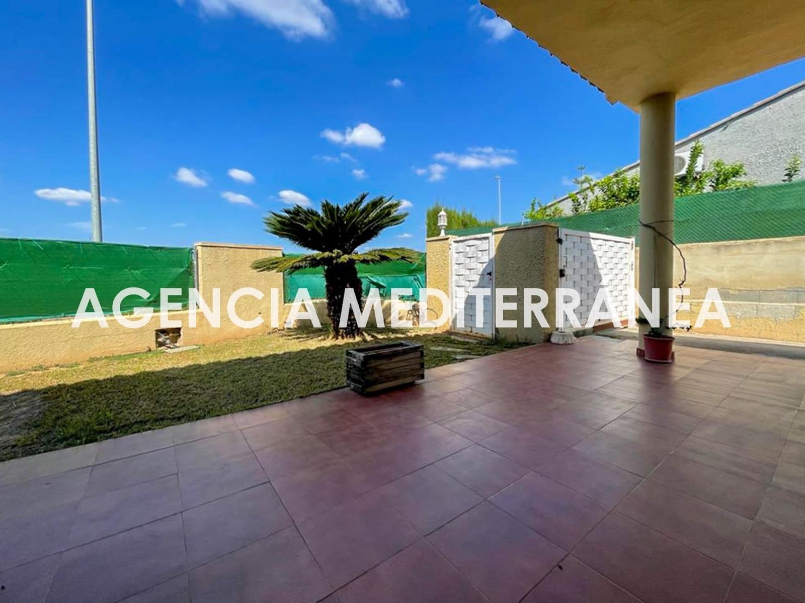 Chalet de 3 habitaciones en La Pobla de Vallbona en venta - 270.000 € (Ref: 9497310)