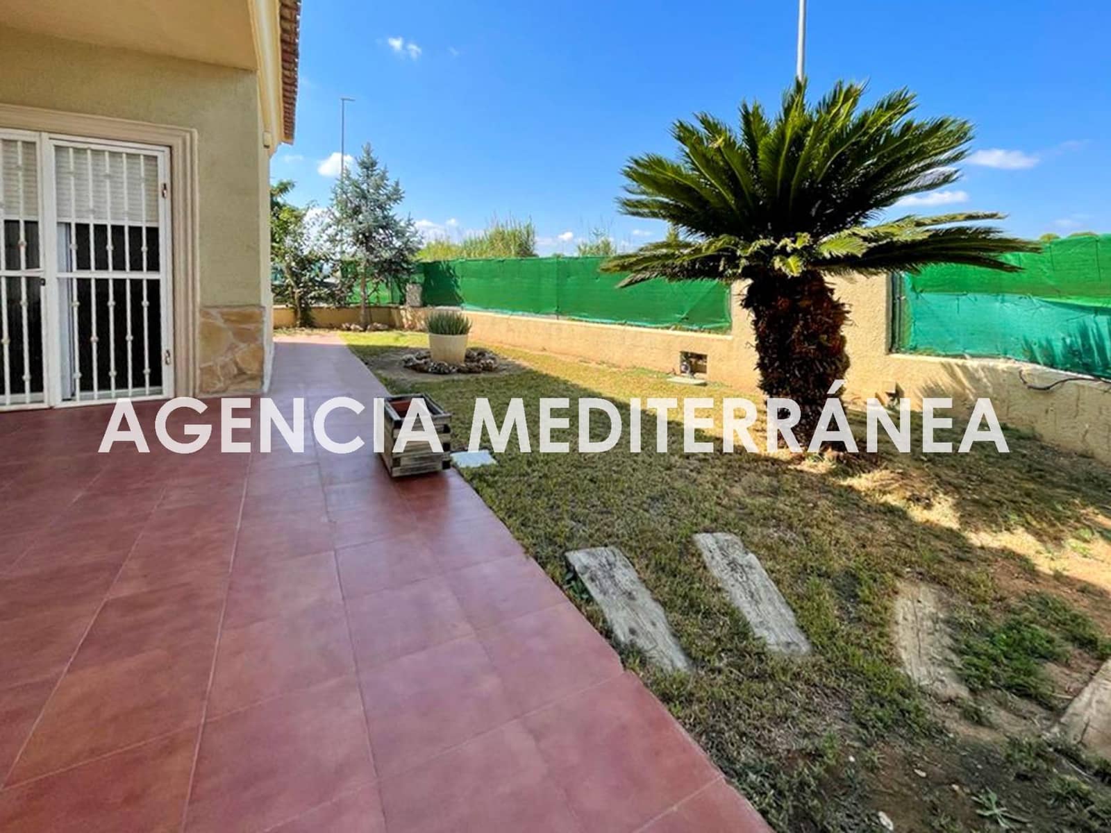 Chalet de 3 habitaciones en La Pobla de Vallbona en venta - 270.000 € (Ref: 9497310)