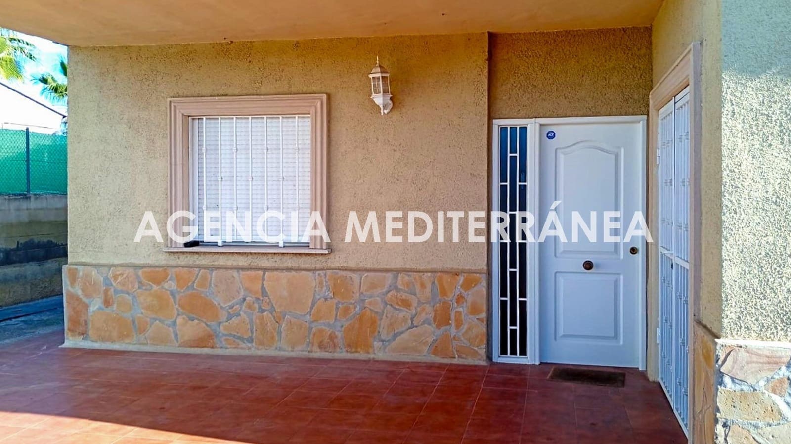 Chalet de 3 habitaciones en La Pobla de Vallbona en venta - 270.000 € (Ref: 9497310)