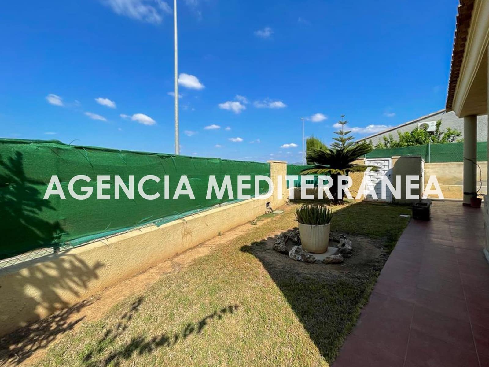 Chalet de 3 habitaciones en La Pobla de Vallbona en venta - 270.000 € (Ref: 9497310)