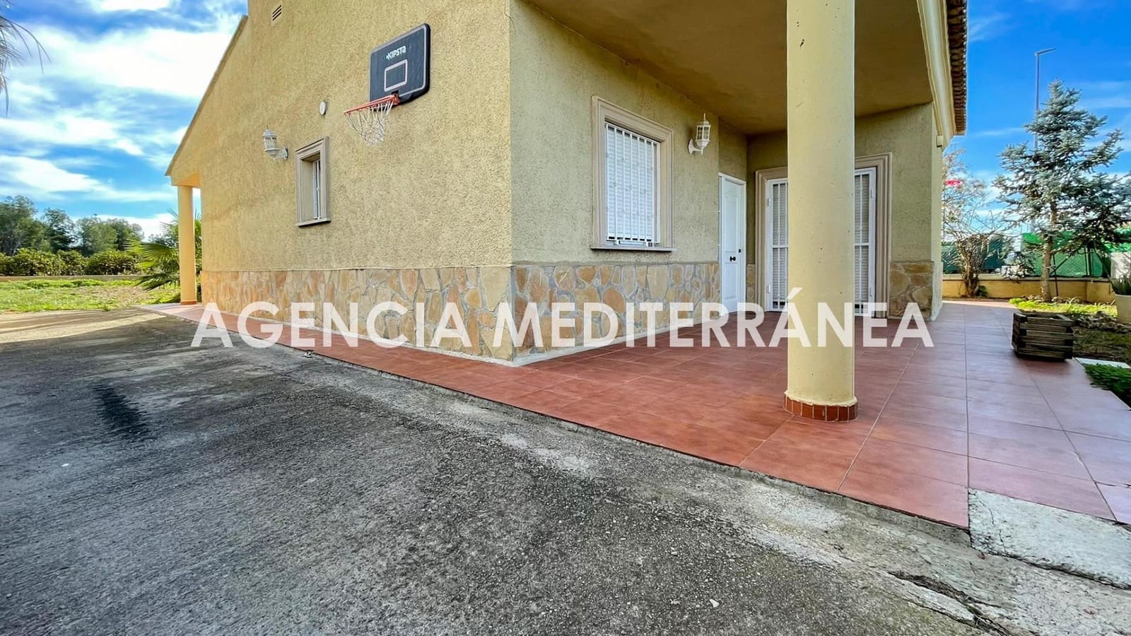 Chalet de 3 habitaciones en La Pobla de Vallbona en venta - 270.000 € (Ref: 9497310)