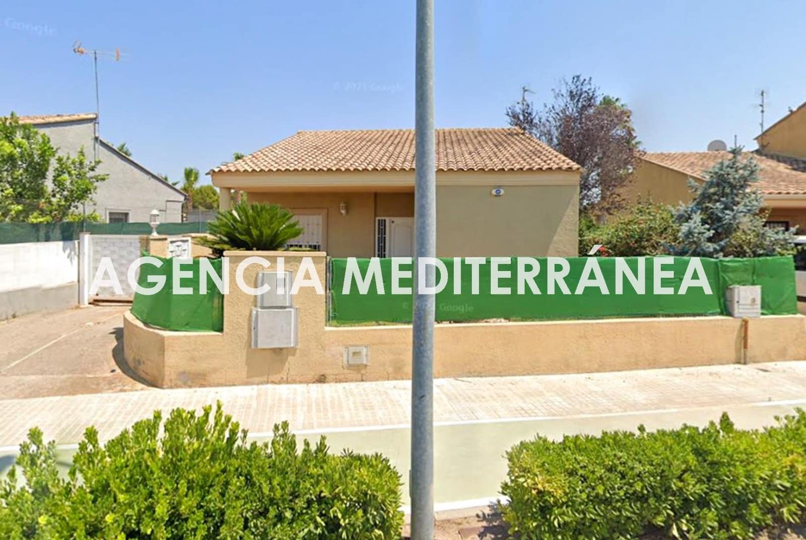 Chalet de 3 habitaciones en La Pobla de Vallbona en venta - 270.000 € (Ref: 9497310)