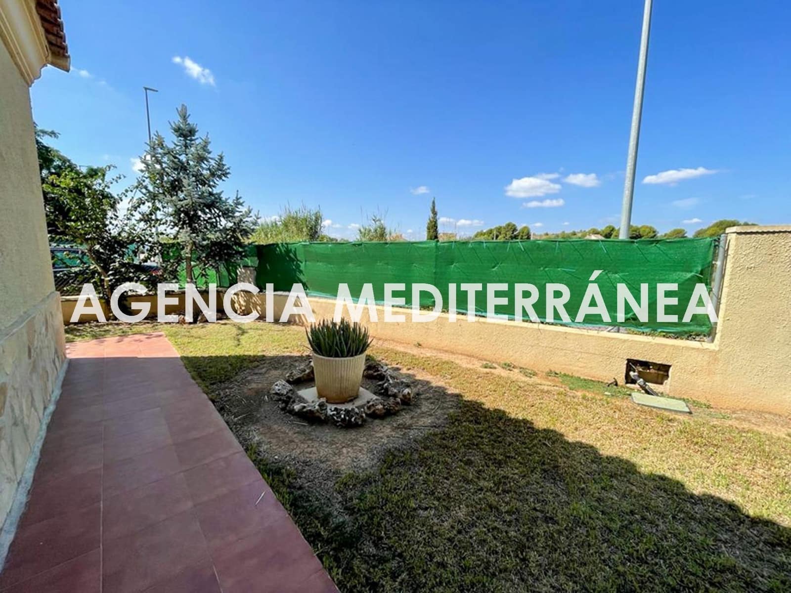 Chalet de 3 habitaciones en La Pobla de Vallbona en venta - 270.000 € (Ref: 9497310)