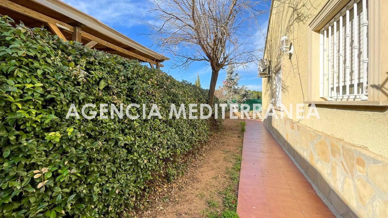 Chalet de 3 habitaciones en La Pobla de Vallbona en venta - 270.000 € (Ref: 9497310)