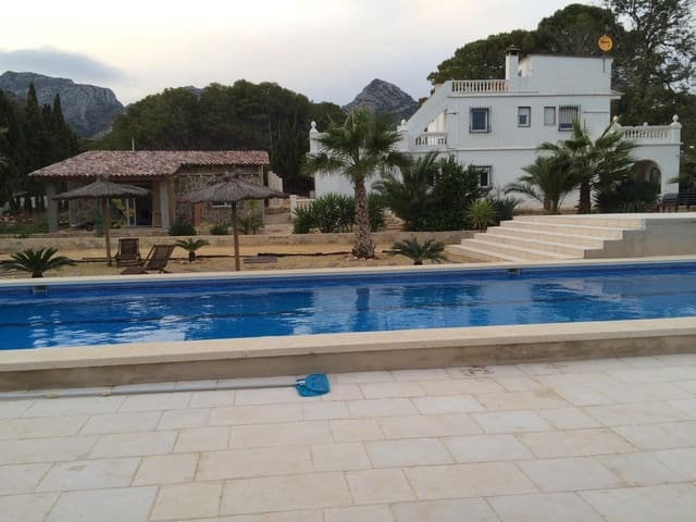 7 Zimmer Villa zu verkaufen in Gandia mit Pool - 685.000 € (Ref: 9504572)