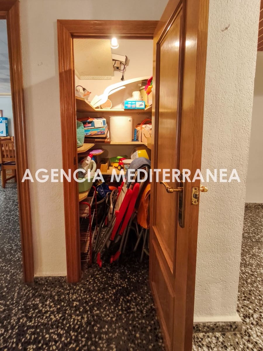 4 bedroom Flat for sale in El Perellonet with garage - € 235,000 (Ref: 9508952)