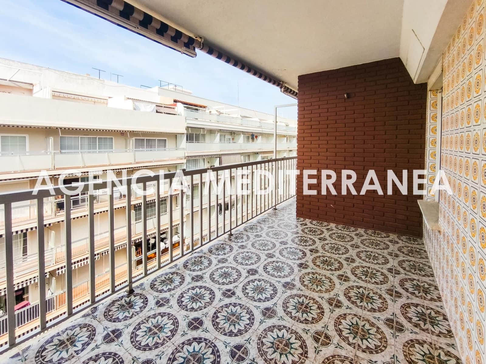 4 bedroom Flat for sale in El Perellonet with garage - € 235,000 (Ref: 9508952)