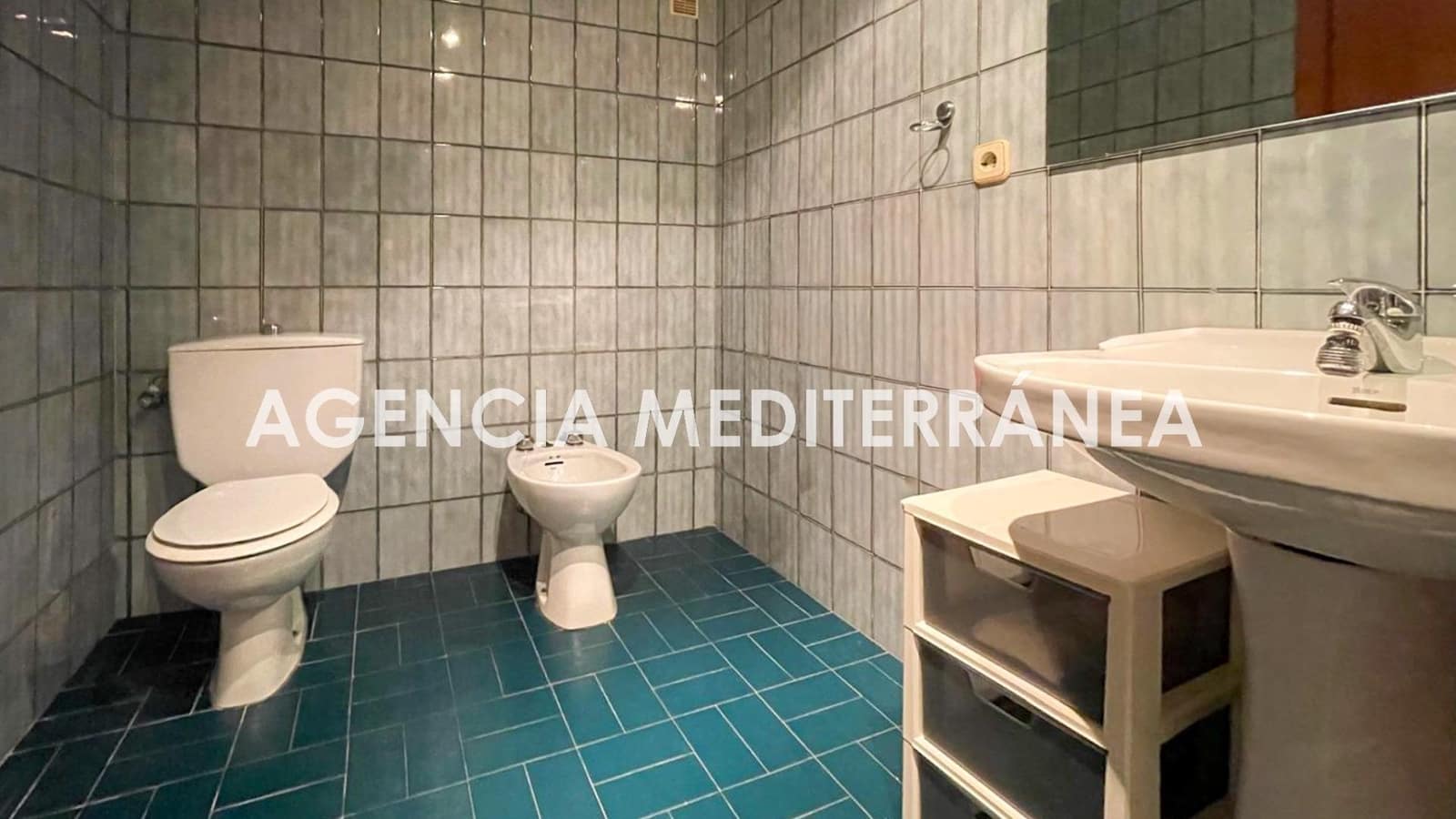 3 bedroom Flat for rent in Valencia city with garage - € 1,900 (Ref: 9541219)