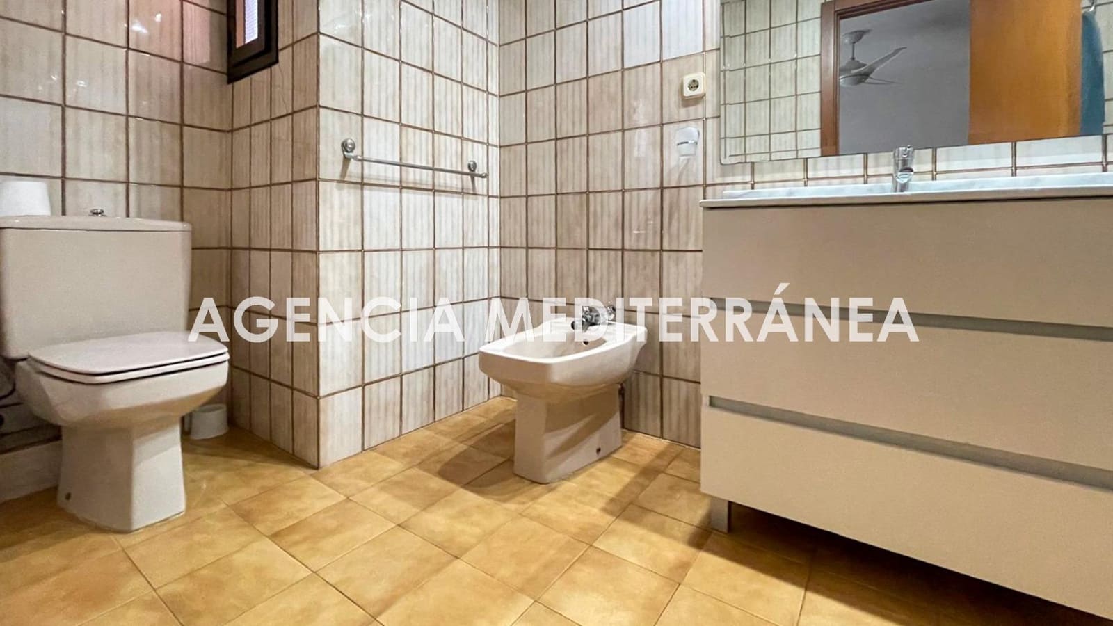 3 bedroom Flat for rent in Valencia city with garage - € 1,900 (Ref: 9541219)