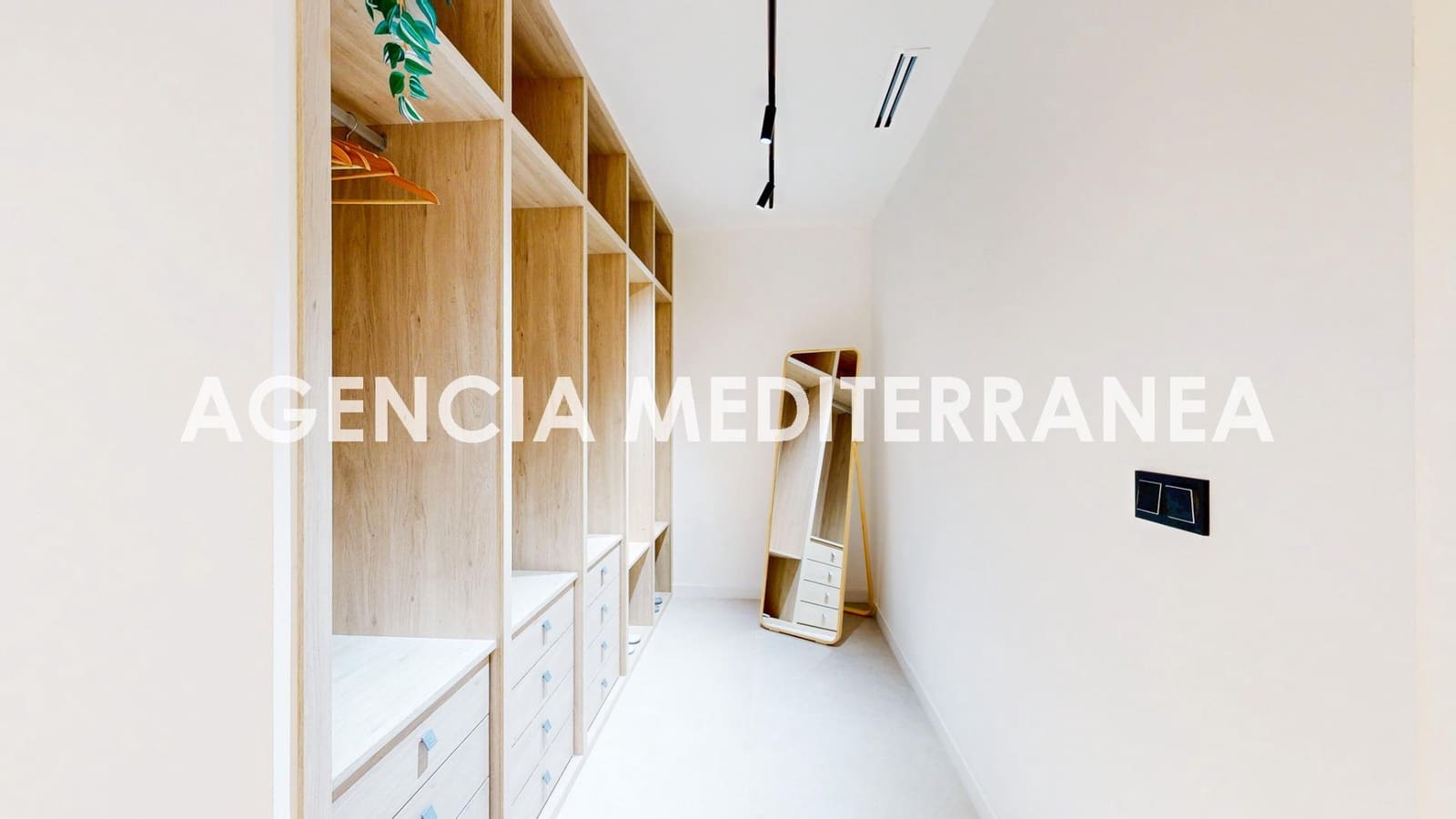 4 soveværelse Lejlighed til salg i Valencia by - € 1.249.000 (Ref: 9543749)