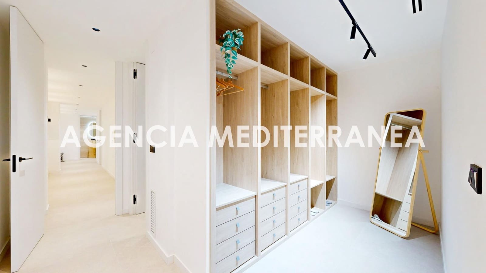 4 soveværelse Lejlighed til salg i Valencia by - € 1.249.000 (Ref: 9543749)