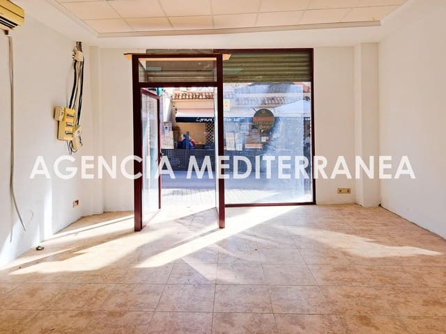 Kaupallinen vuokrattavana paikassa La Cañada, Paterna - 900 € (Ref: 9551649)