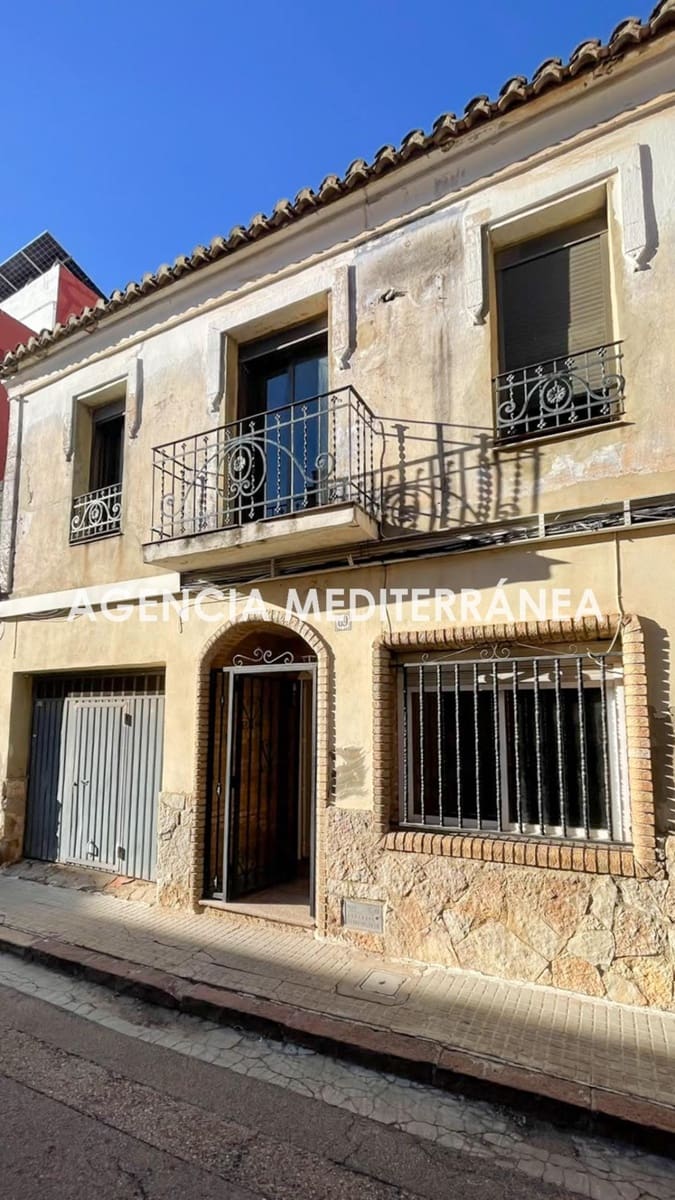 4 bedroom Townhouse for sale in Sagunto / Sagunt with garage - € 239,000 (Ref: 9561911)