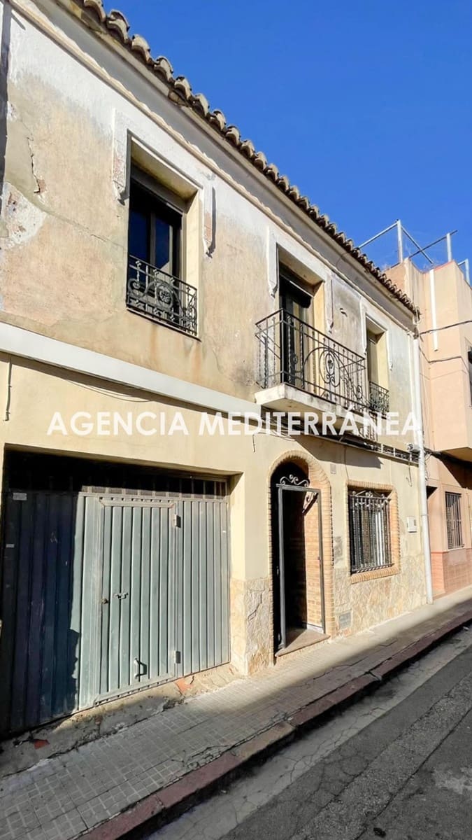 4 bedroom Townhouse for sale in Sagunto / Sagunt with garage - € 239,000 (Ref: 9561911)